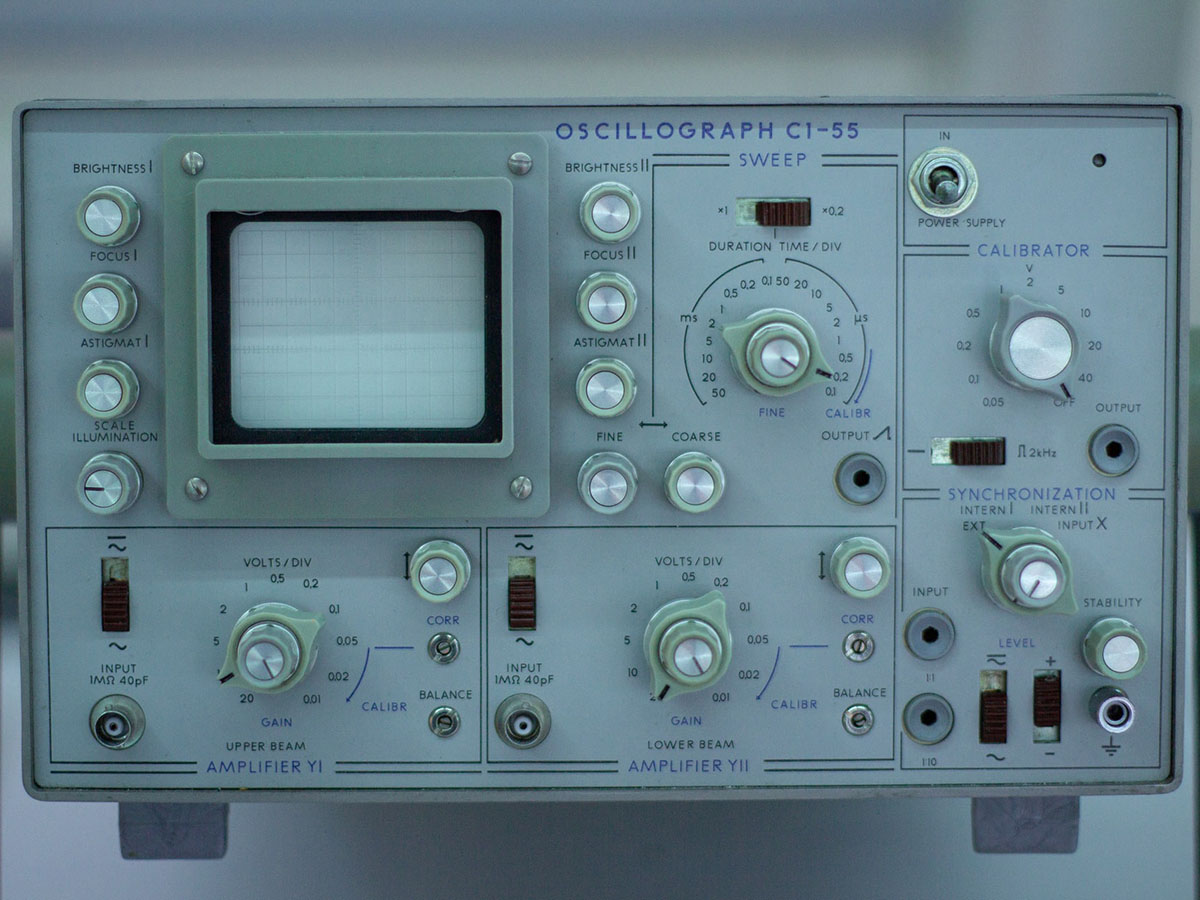 Multiple dials and blank screen for recording volts on an oscillograph