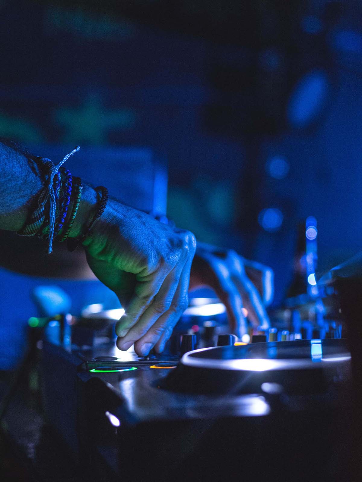 hands twisting dials on a dj turntable